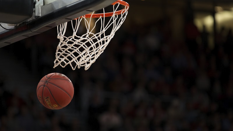 NBA总决赛第七场直播画面 - 球员扣篮瞬间